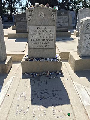 Archivo:Curly Howard Grave