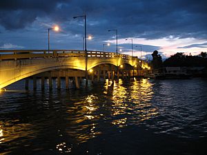Archivo:El Malecon Puerto Cortes Honduras