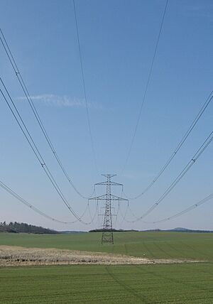 Archivo:Electrical wires near Putim