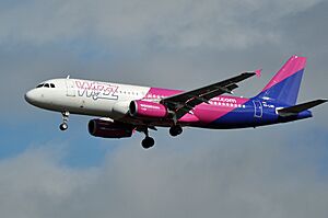 HA-LWO KEF (39915357922).jpg