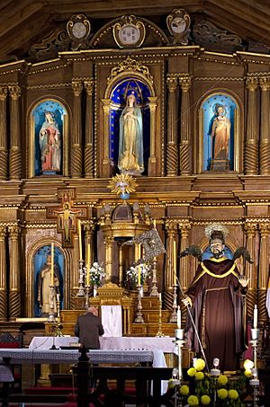 Archivo:Imágenes y Altar en el Convento de San Francisco - 29 09 2013