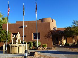 Archivo:Indian Pueblo Cultural Center - panoramio (1)