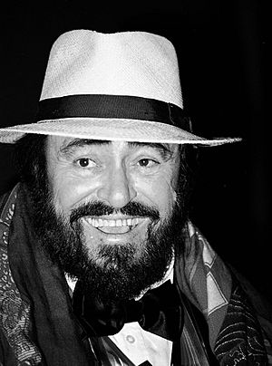 Archivo:Luciano Pavarotti (cropped)