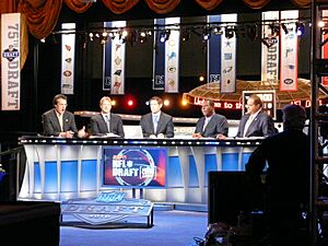 Archivo:NFL Draft 2010 ESPN set