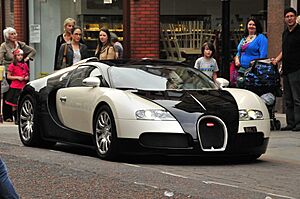 Archivo:Panda Bugatti Veyron Manchester