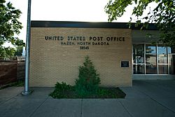 Post office in Hazen, North Dakota 7-16-2009.jpg