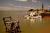 Archivo:Río Paraná, puerto de Corrientes, Corrientes, Argentina - panoramio