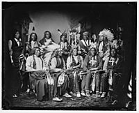 Archivo:Red Cloud and other Sioux