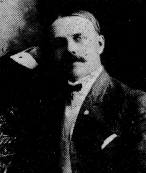 Archivo:Seated photo of W.H. Turner, president of the Board of Councilman, Watts, California, 1909