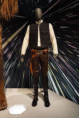 Archivo:Star Wars and the Power of Costume July 2018 30 (Han Solo's costume and blaster from Episode VI)