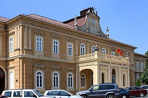 Archivo:Vladin Dom (Dom Rządowy) w Cetinje 01