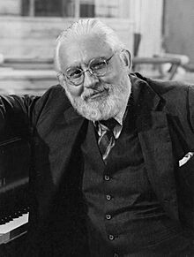 Albert Hague (1982 NBC press photo).jpg