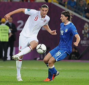 Archivo:Andy Carroll and Riccardo Montolivo England-Italy Euro 2012