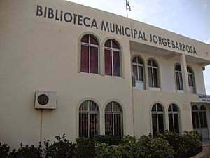 Archivo:Biblioteca Municipal Jorge Barbosa