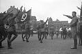 Bundesarchiv Bild 102-13378, Braunschweig, Hitler bei Marsch der SA