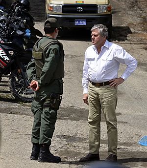 Archivo:Caravana de visita a presos políticos en Ramo Verde, 26Jul2014 (14749818711)