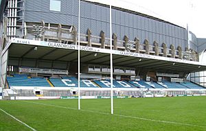 Archivo:Cardiff Arms Park and Millennium Stadium