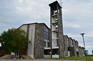 Archivo:Cathédrale de Baie-Comeau