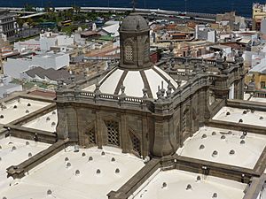 Archivo:Cimborrio de la Catedral de Santa Ana, en Las Palmas de Gran Canaria, España