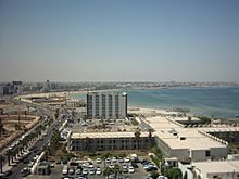 Archivo:City beach near the Central Business District of Tripoli