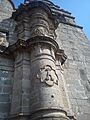 Columna con atributos grabados