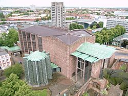 Archivo:Coventry Cathedral -from above-8