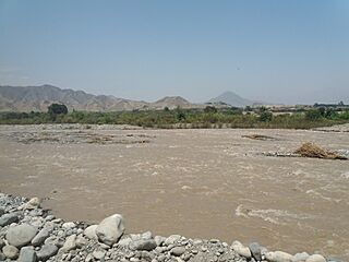 Derrumbes por el río Chancay.jpg