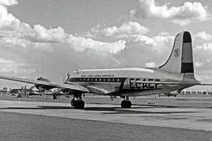 Archivo:Douglas C-54B EC-AEP Iberia LAP 12.09.54 edited-2