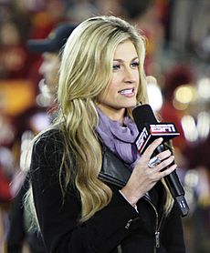 Archivo:Erin Andrews at USC Oregon game 2010