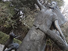 Archivo:Estatua de Dolores Olmedo Patiño, Museo Dolores Olmedo, Ciudad de México