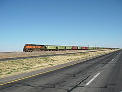 Archivo:Freight train near Shallowater Texas