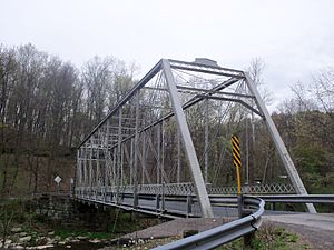 Archivo:Grimms Bridge from west, slightly upstream