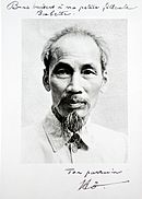 Archivo:Ho Chi Minh 1946 and signature