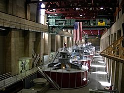 Archivo:Hoover Dam generators