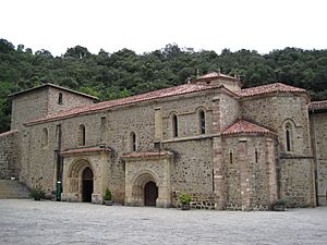 Archivo:Iglesia del Monasterio de Santo Toribio