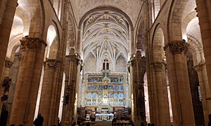 Archivo:Interior de la Colegiata de San Isidoro de León