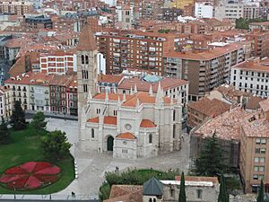 Archivo:Interior de la torre de la catedral de Valladolid 5