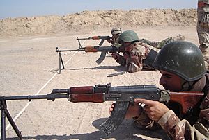 Archivo:Iraq RPK Machine Gun