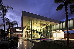 Archivo:Library of the Supreme Court of Puerto Rico, nightview