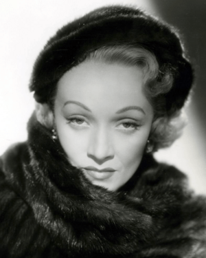 Archivo:Marlene Dietrich in No Highway (1951) (Cropped)