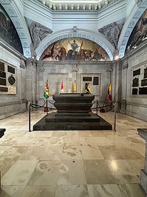 Archivo:Mausoleo de Sucre, Catedral Metropolitana de Quito 001