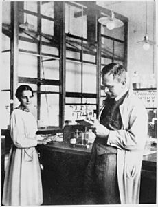 Archivo:Otto Hahn und Lise Meitner