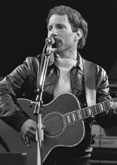 Archivo:Paul Simon in 1982