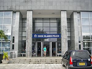 Archivo:Police Station Busiest spot there (5582659132)
