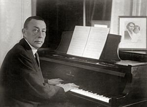 Archivo:Rachmaninoff playing Steinway grand piano