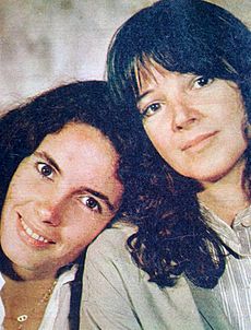 Archivo:Sandra Mihanovich y Marilina Ross en 1982