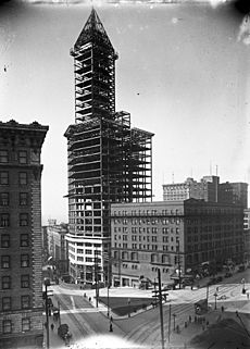 Archivo:Seattle - Smith Tower under construction - 1913