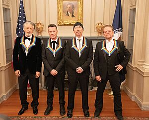 Archivo:U2 at the 2022 Kennedy Center Honors Dinner (52542570840)