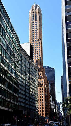 Archivo:570 Lexington Ave., New York.