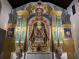 Archivo:Altar Virgen del Rosario El Cuervo 1